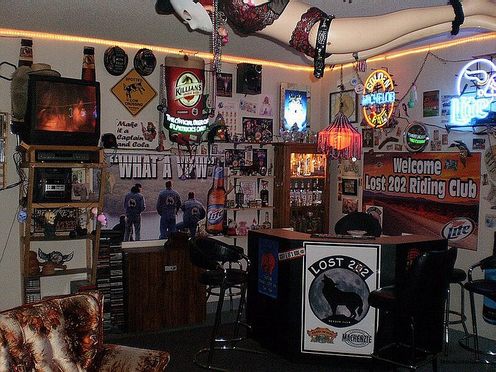 Lost 202 Wolf Den Picture